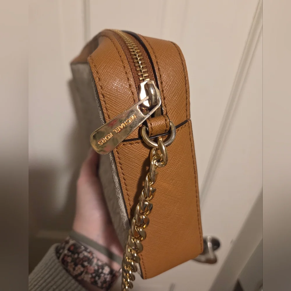 Michael Kors Off White, Grey, and Brown MK Print crossbody jet set bag - Picture 16 of 16